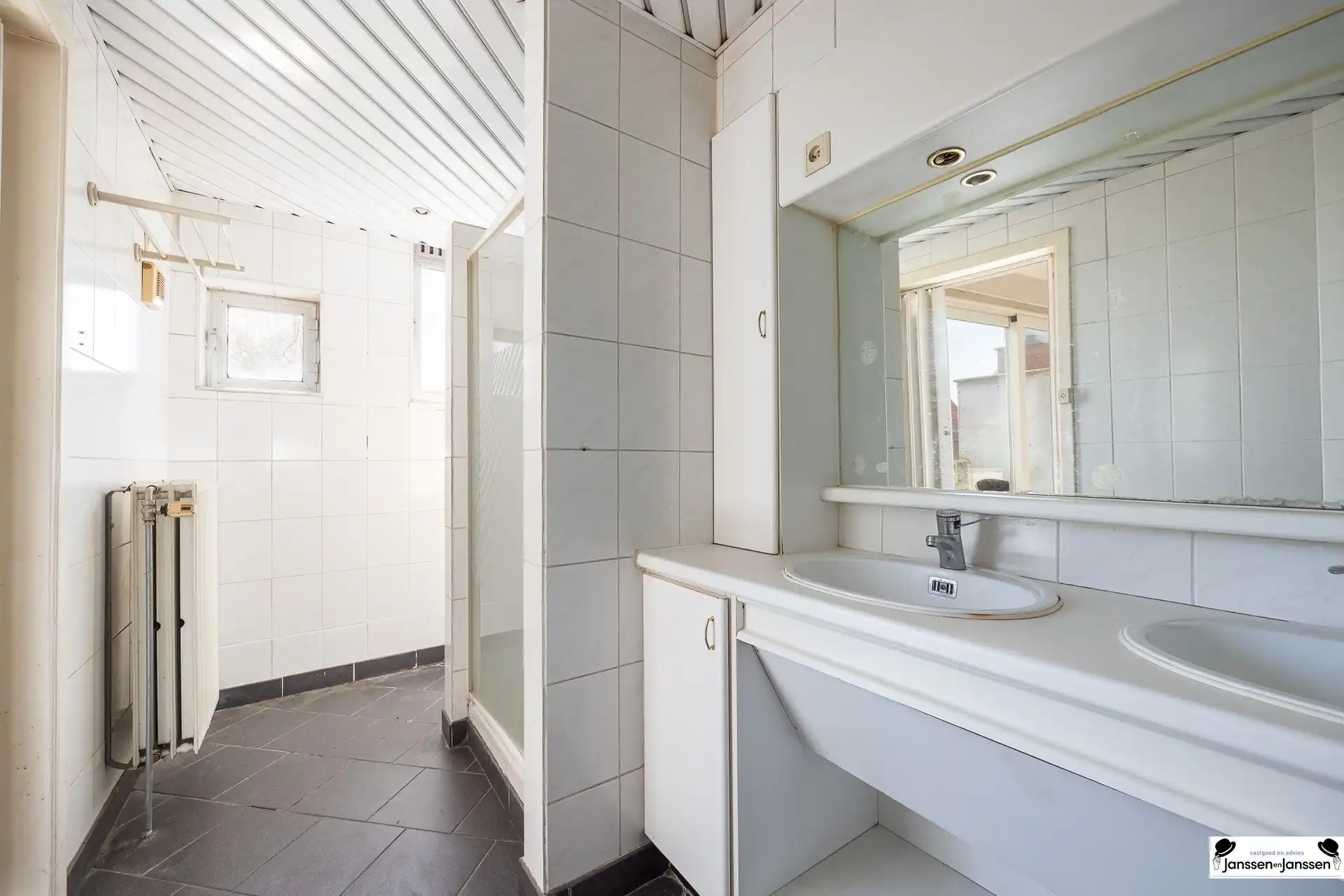 Te koop: Opbrengsteigendom op centrale locatie in Merksem! foto 14