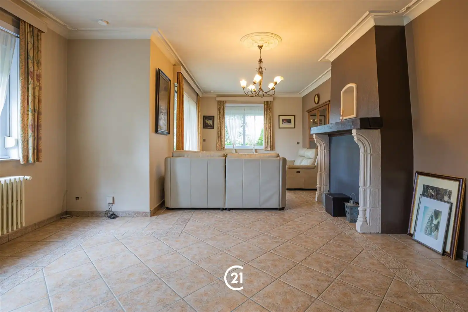 Een ruime woning met karakter, tuin, garage op een interessante locatie.  foto 6