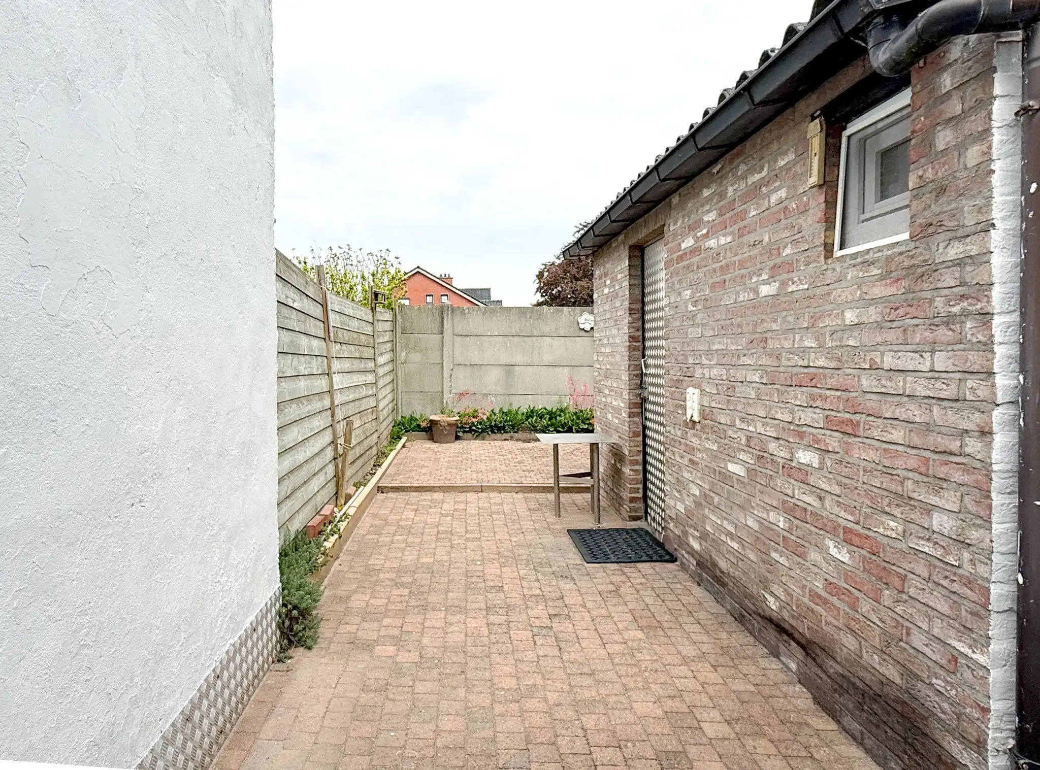Woning met twee slaapkamers en koertje in Kieldrecht foto 3