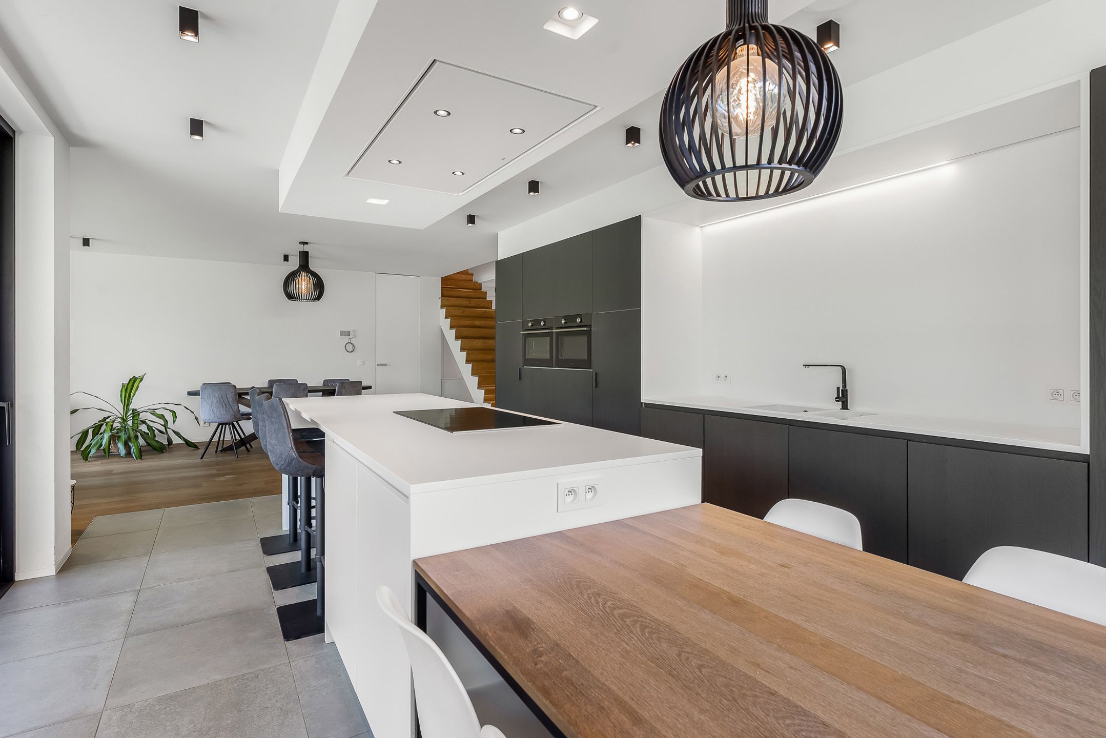 Strakke architectuur en moderne luxe in Diepenbeek foto 8