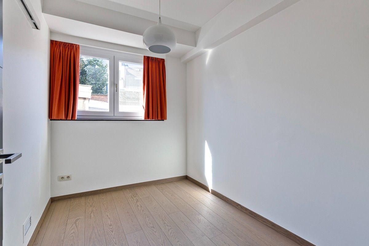 Residentieel en lichtrijk appartement met garagebox en zicht op de Leie – Toplocatie nabij Sint-Pietersstation foto 8