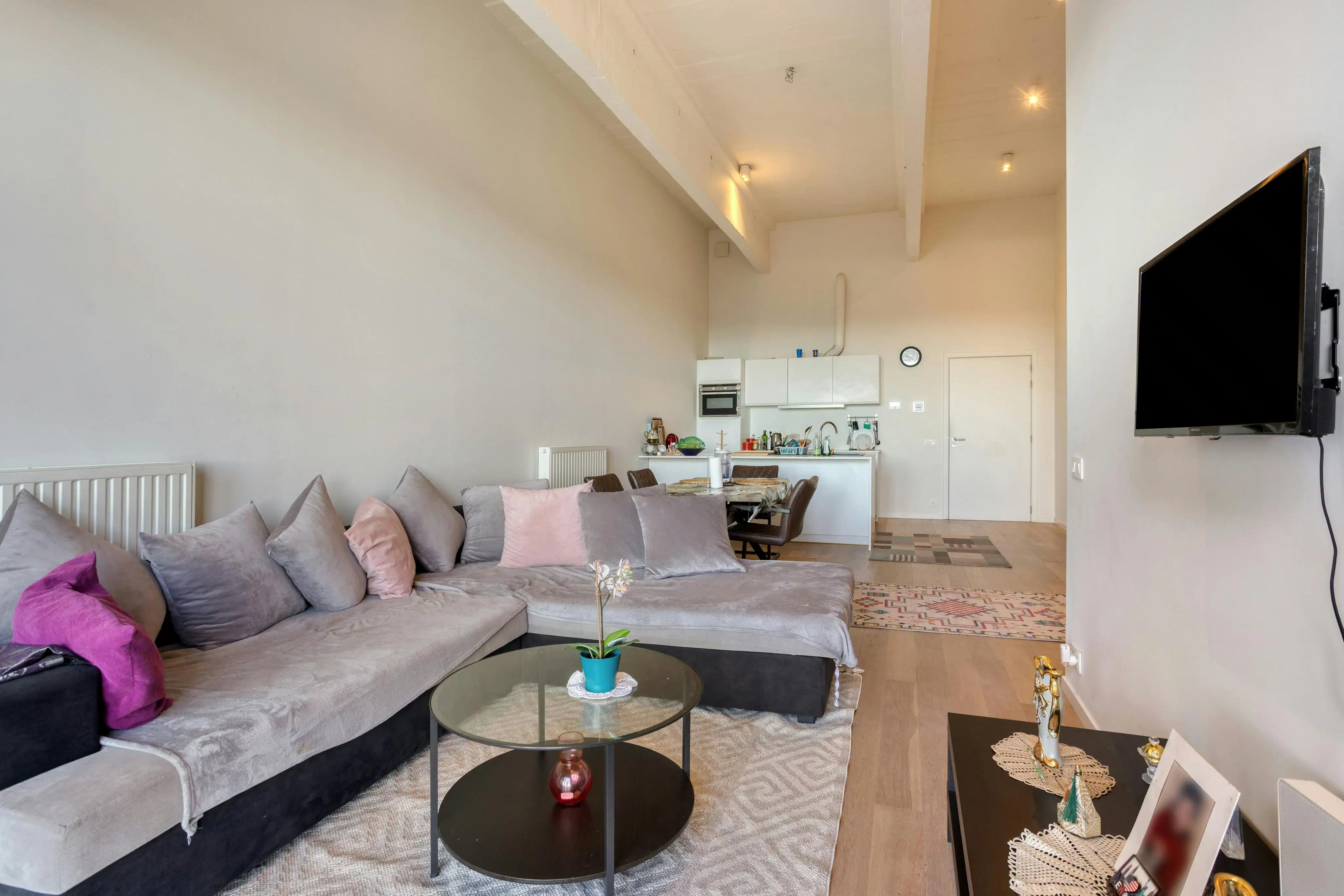 Loft-appartement één slaapkamer in voormalig fabrieksgebouw foto 3