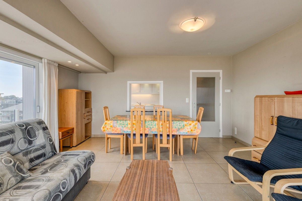 Panoramisch hoekappartement te koop op de Zeedijk van Sint-Idesbald! foto 3