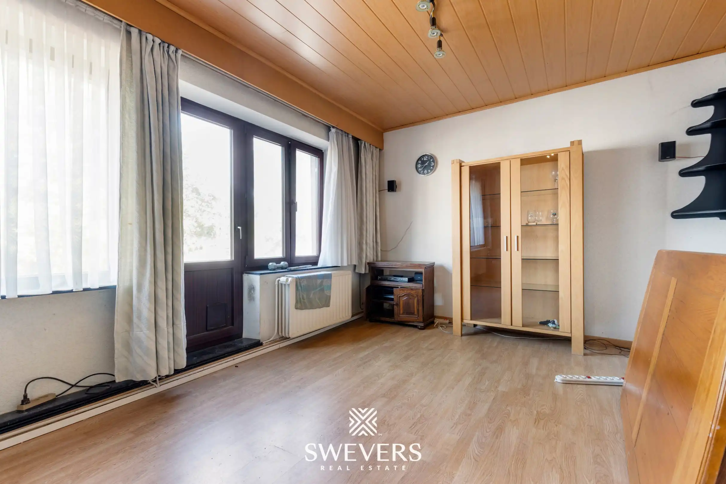 Uitstekend gelegen te renoveren woning met 3 slaapkamers foto 3