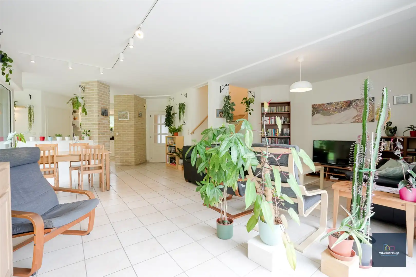 Ruime en  instapklare halfopen bebouwing met tuin  foto 10