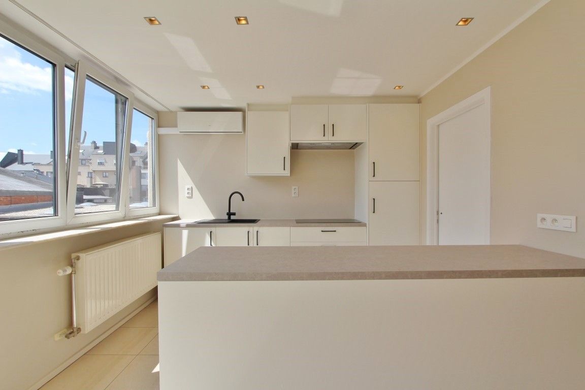 Ruim duplex appartement te huur in het centrum van Sint-Truiden foto 12