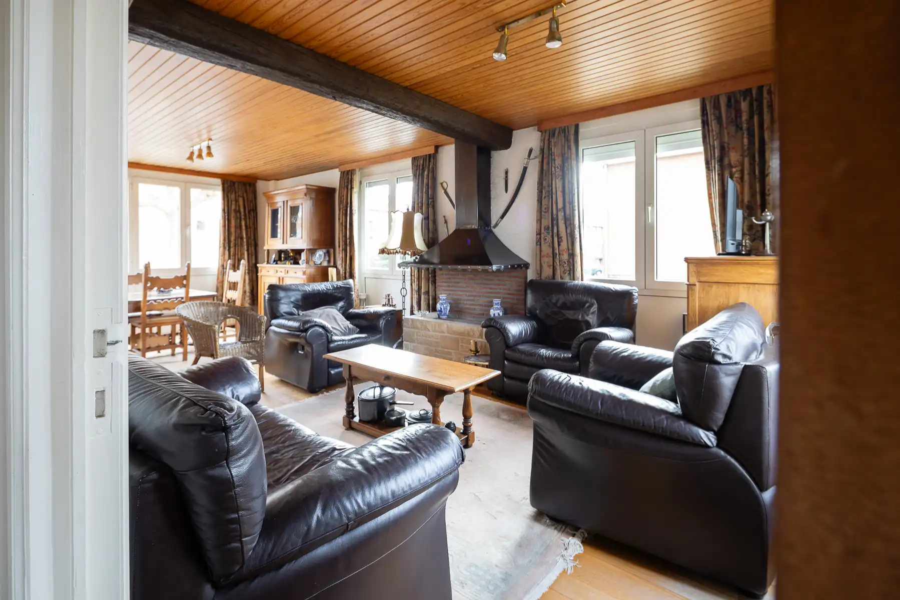 Eengezinswoning met tuin, garage en autostaanplaats foto 10