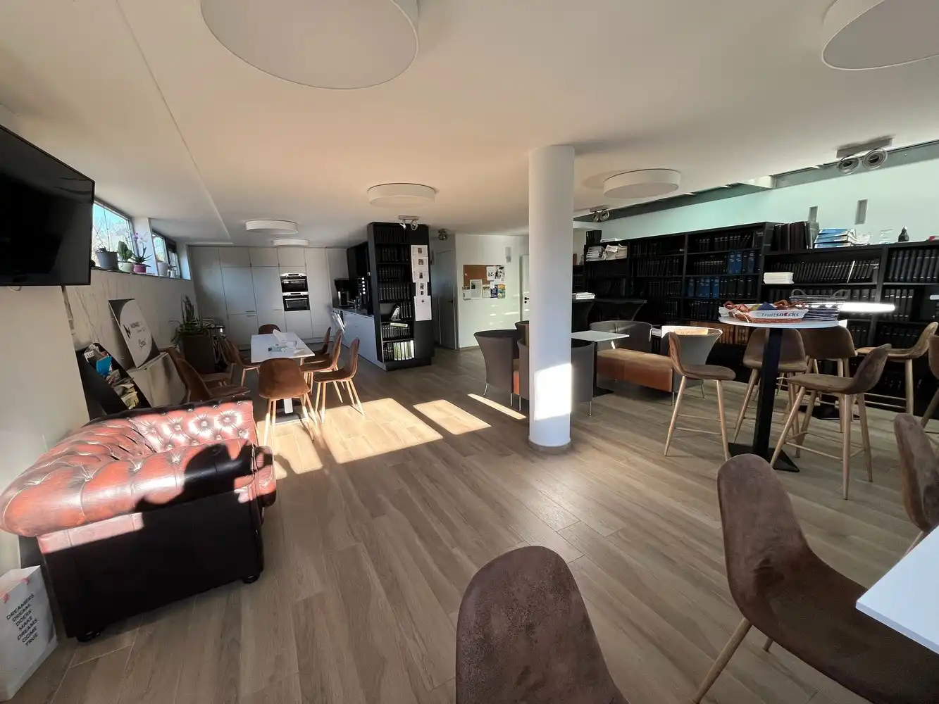 Kantoorgebouw met 54 parkeerplaatsen foto 24