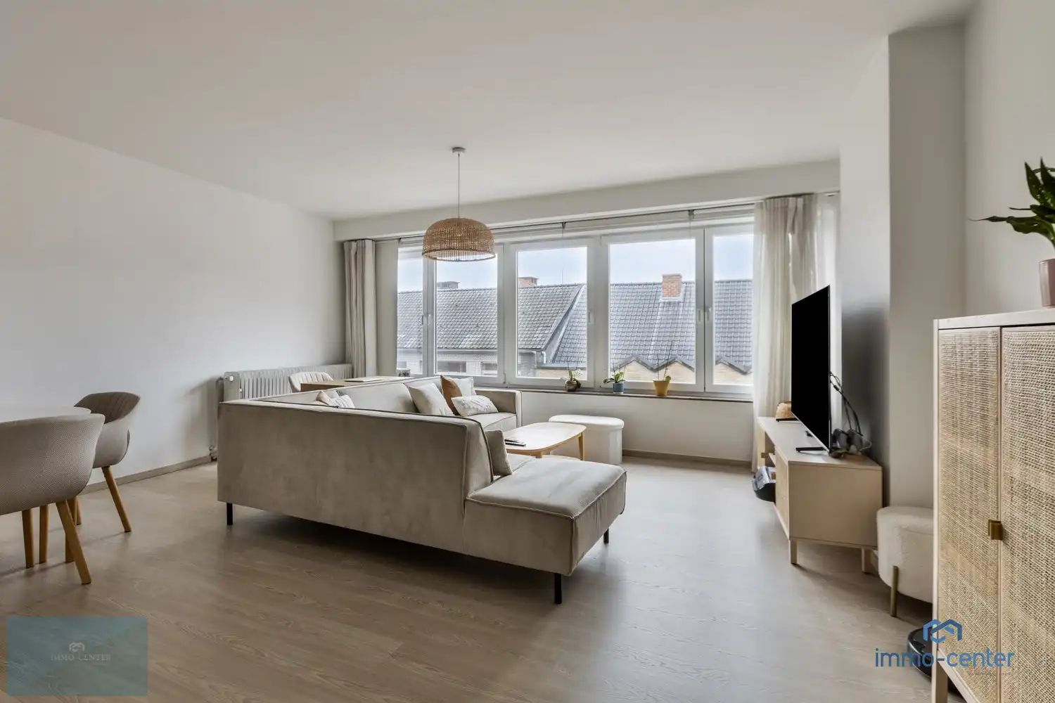 Instapklaar 2-slaapkamer appartement met vernieuwde keuken en badkamer in het hart van Genk foto 2