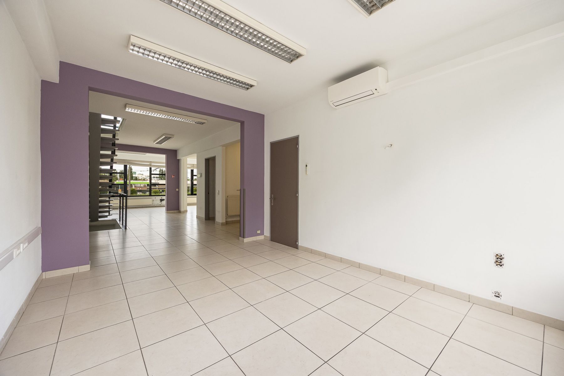 Kantoorgebouw met 2 garages en gunstig EPC nabij Antwerpen centrum en Antwerpse haven! foto 26