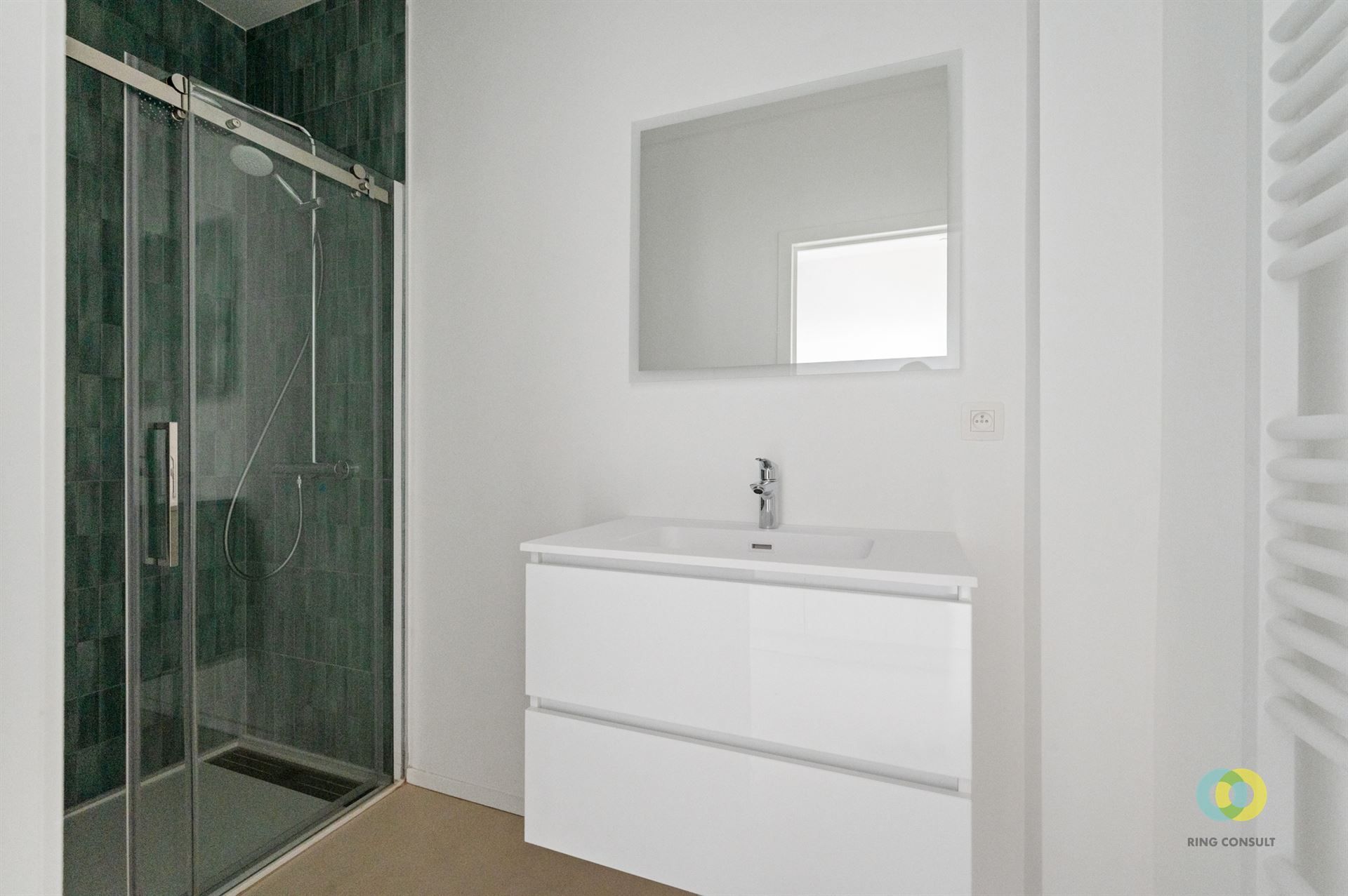 Gerenoveerd appartement met twee slaapkamers foto 5