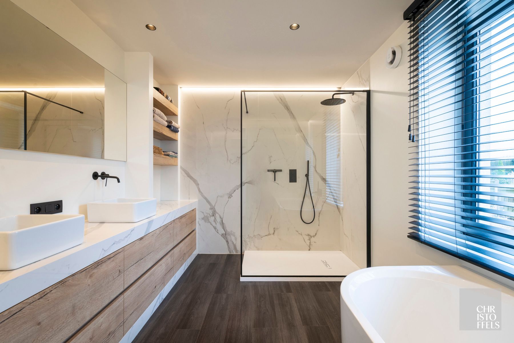 Totaal gerenoveerde villa (362 m²) met poolhouse (239 m²) in Opoeteren foto 16