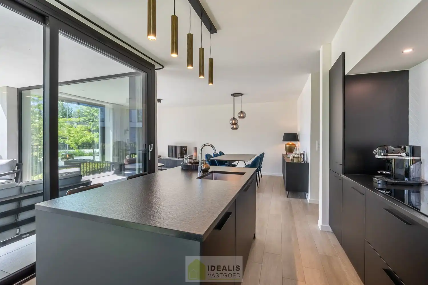 RECENT EN PERFECT ONDERHOUDEN GELIJKVLOERSAPPARTEMENT AAN DE RAND VAN HET CENTRUM IN PRACHTIG GROENE OMGEVING foto 5