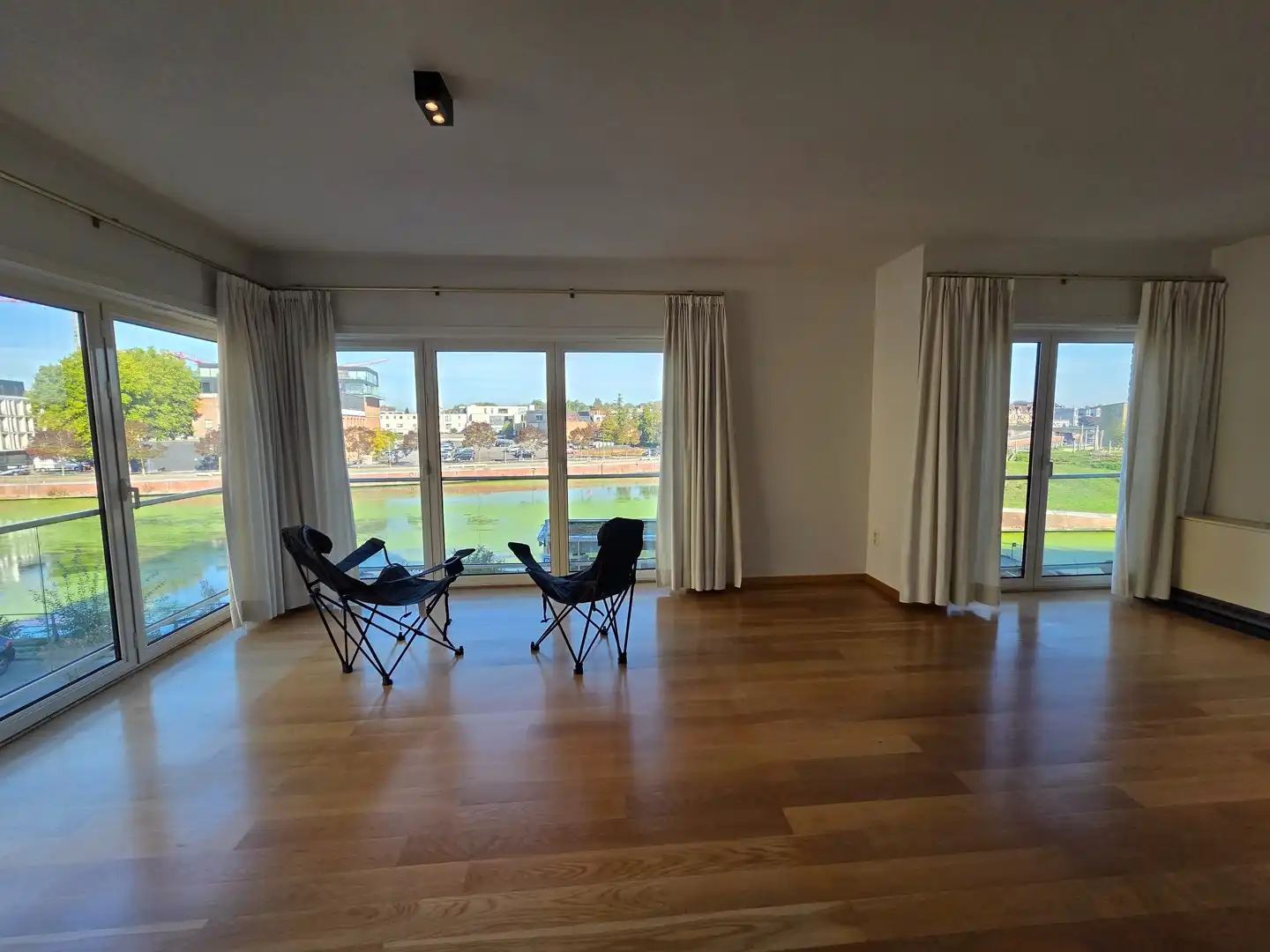 Prachtig hoekappartement aan de Leie met ondergrondse standplaats! foto 2