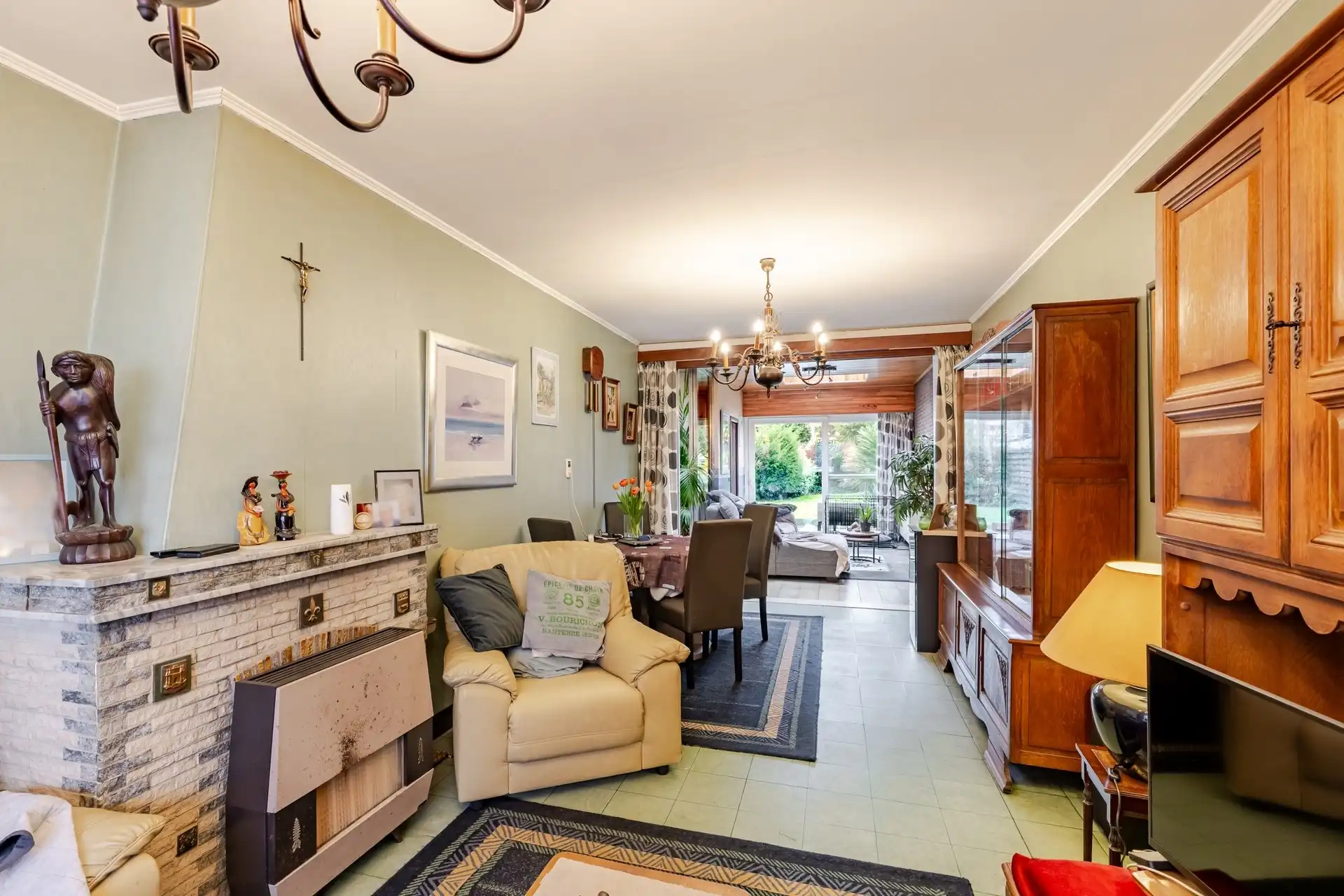 Rijwoning nabij het OLV-ziekenhuis met 3 slaapkamers en tuin foto 5