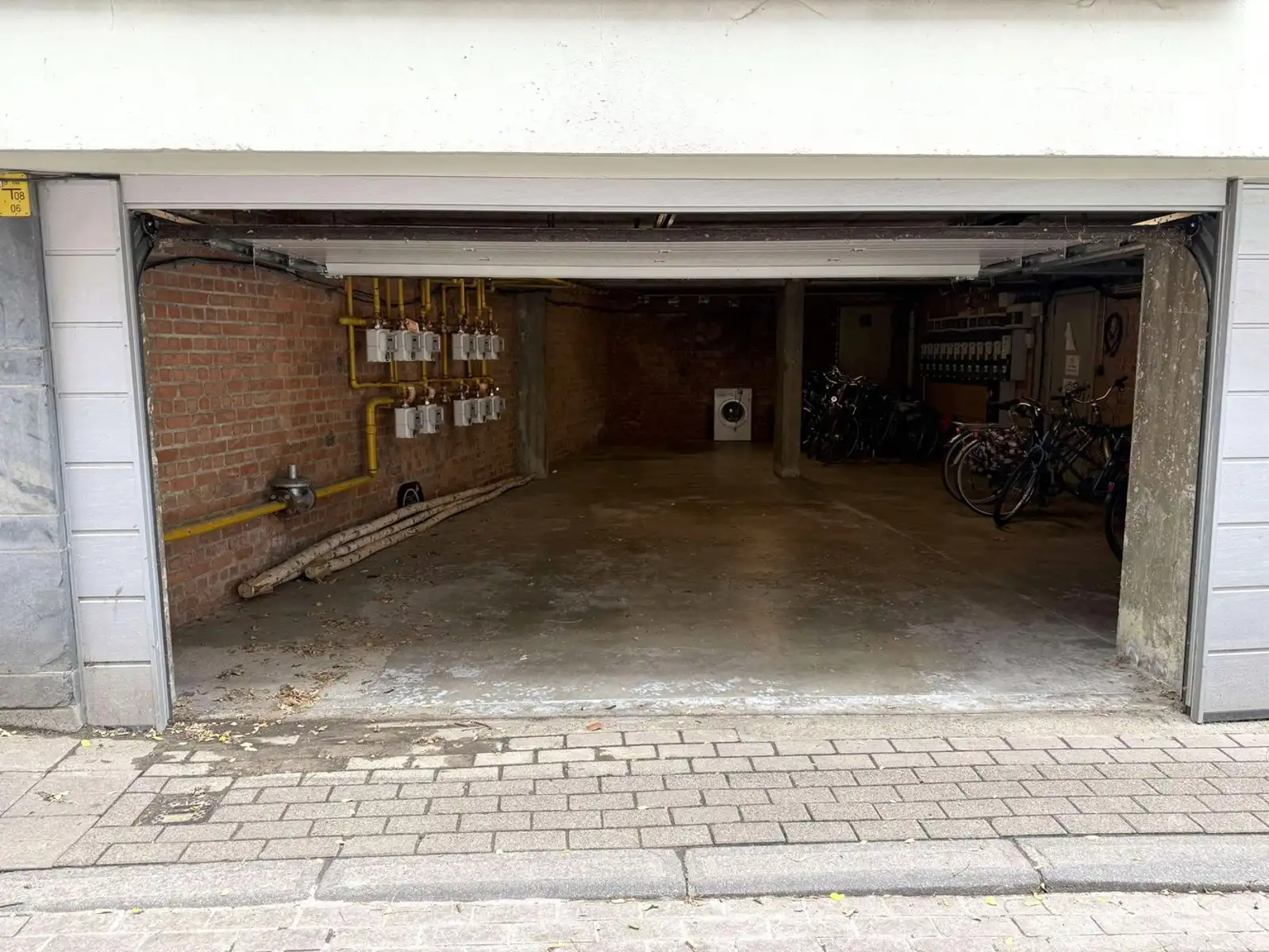 Ruime garage te koop op toplocatie in het hart van Leuven foto 3
