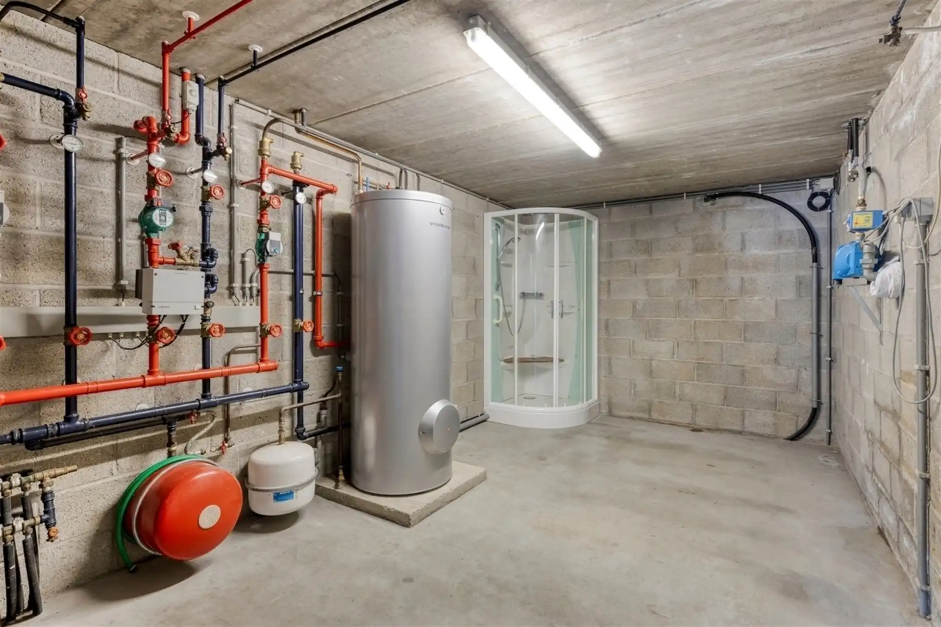 Recente en instapklare villa met 3/4 slaapkamers + bureau foto 23
