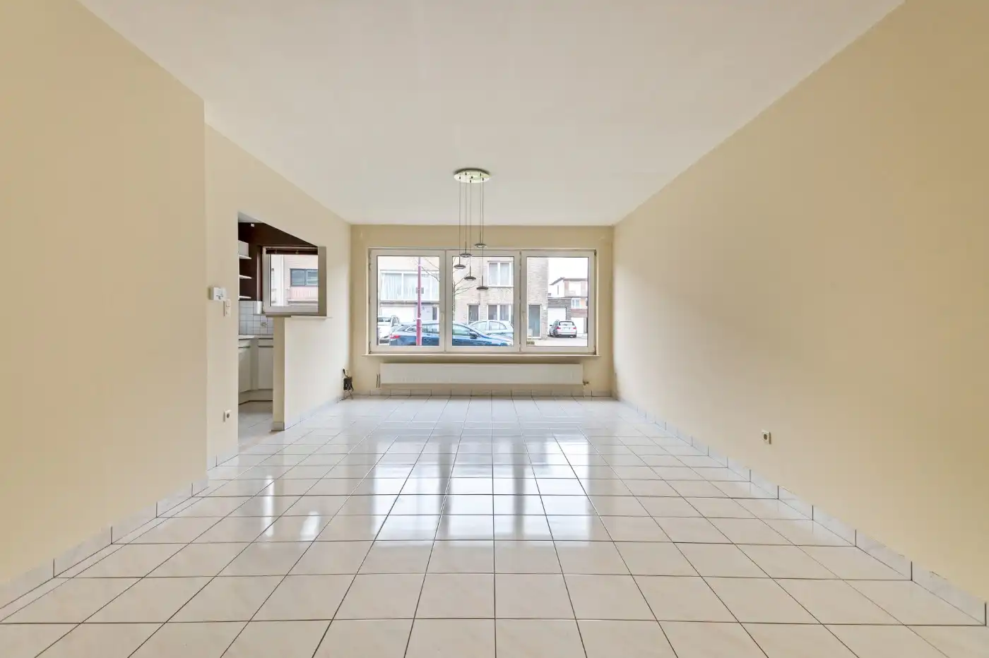 Tof, gelijkvloers, 2 slpk.-appt met privatief tuintje en ruime garagebox + staanplaats foto 4