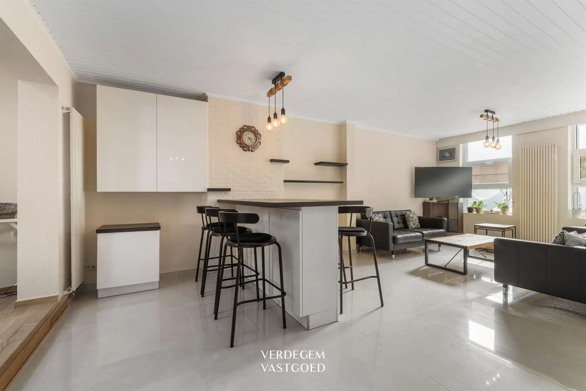 Verzorgde woning met 3 slaapkamers, terras en Bourgoyen als buur foto {{pictureIndex}}