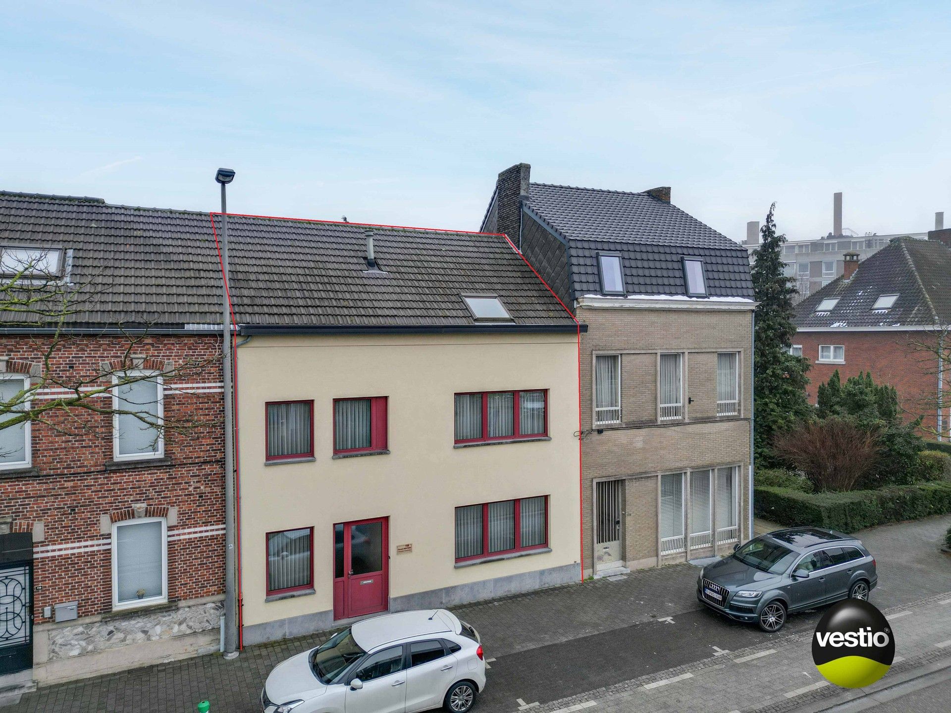 Hoofdfoto van de publicatie: RUIME WONING MET MOGELIJKHEID KANTOOR-/PRAKTIJKRUIMTE BINNEN GROTE RING HASSELT