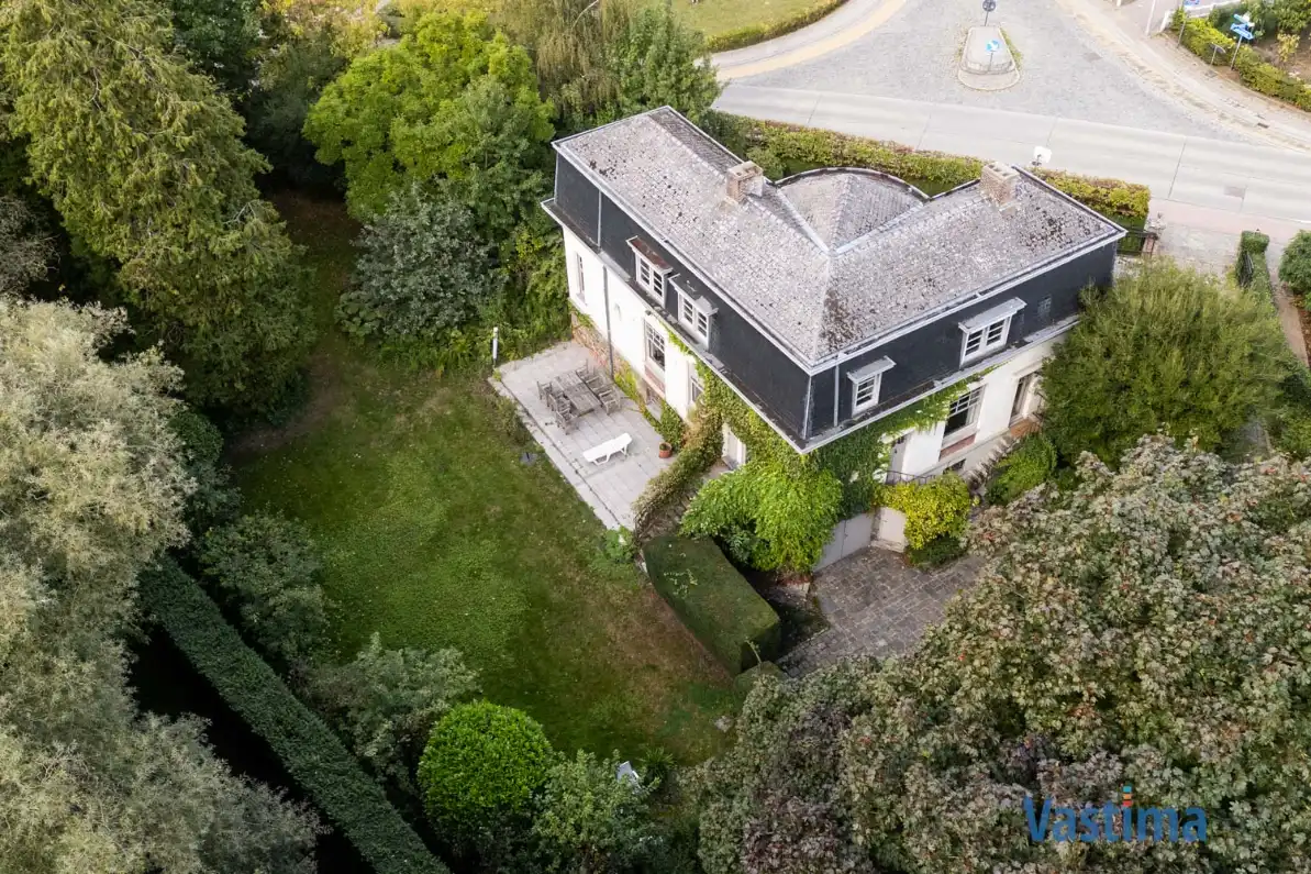 Karaktervolle villa met authentieke charme in een groene setting foto 2