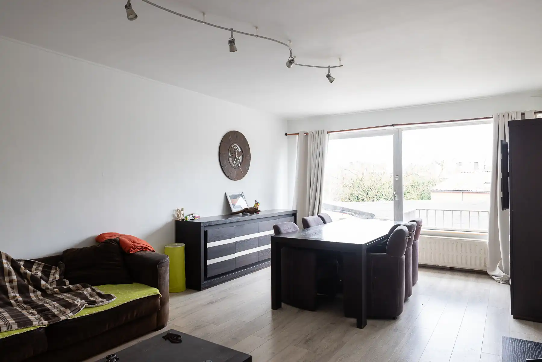 Ruim appartement met 2 slaapkamers en balkon foto 8