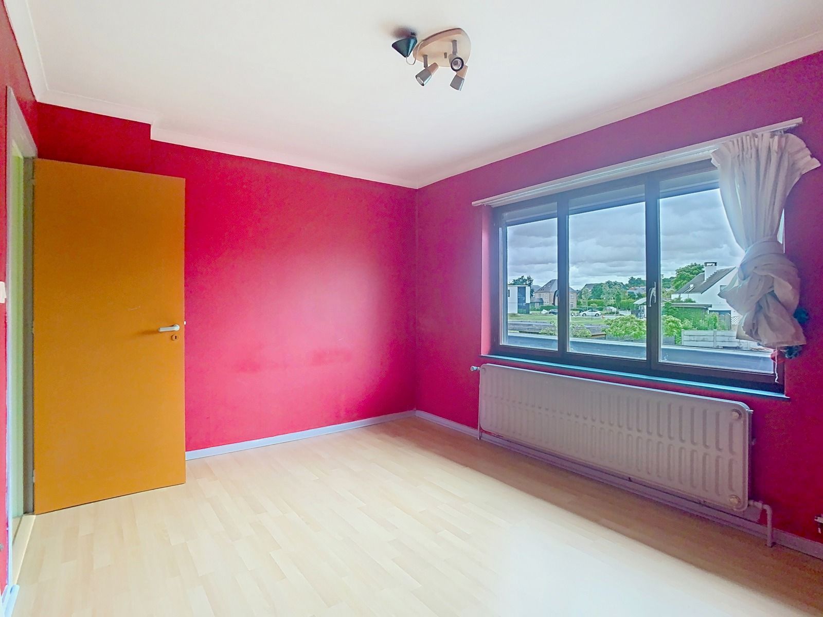 Te Meise, Charmante Woning met 3 SLPK, grote tuin én garage! foto 14