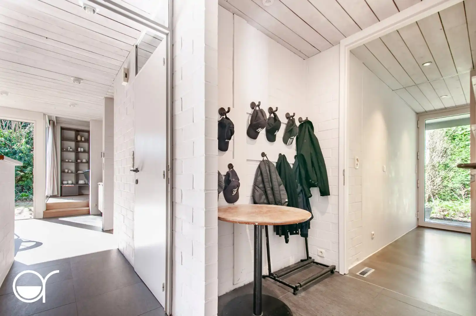 Architectenwoning met 3 slaapkamers  gelegen in een residentiële wijk in Lovendegem. foto 6