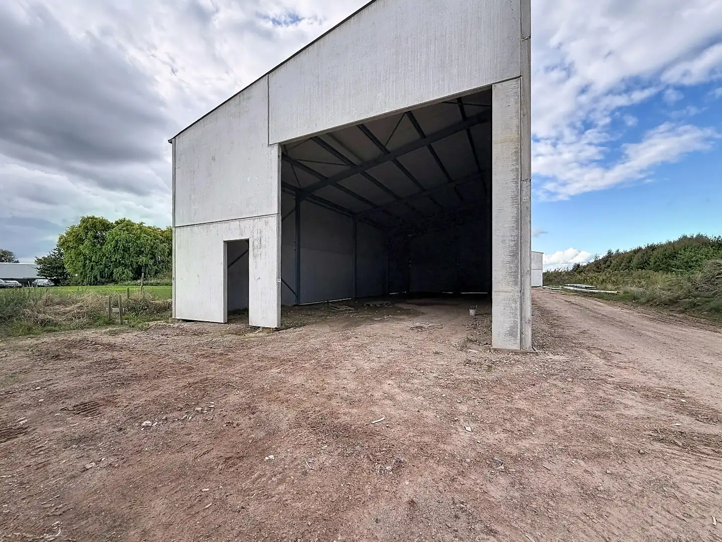 Loods C te koop – 240 m² KMO-zone Ardopoort te Roeselare foto 2