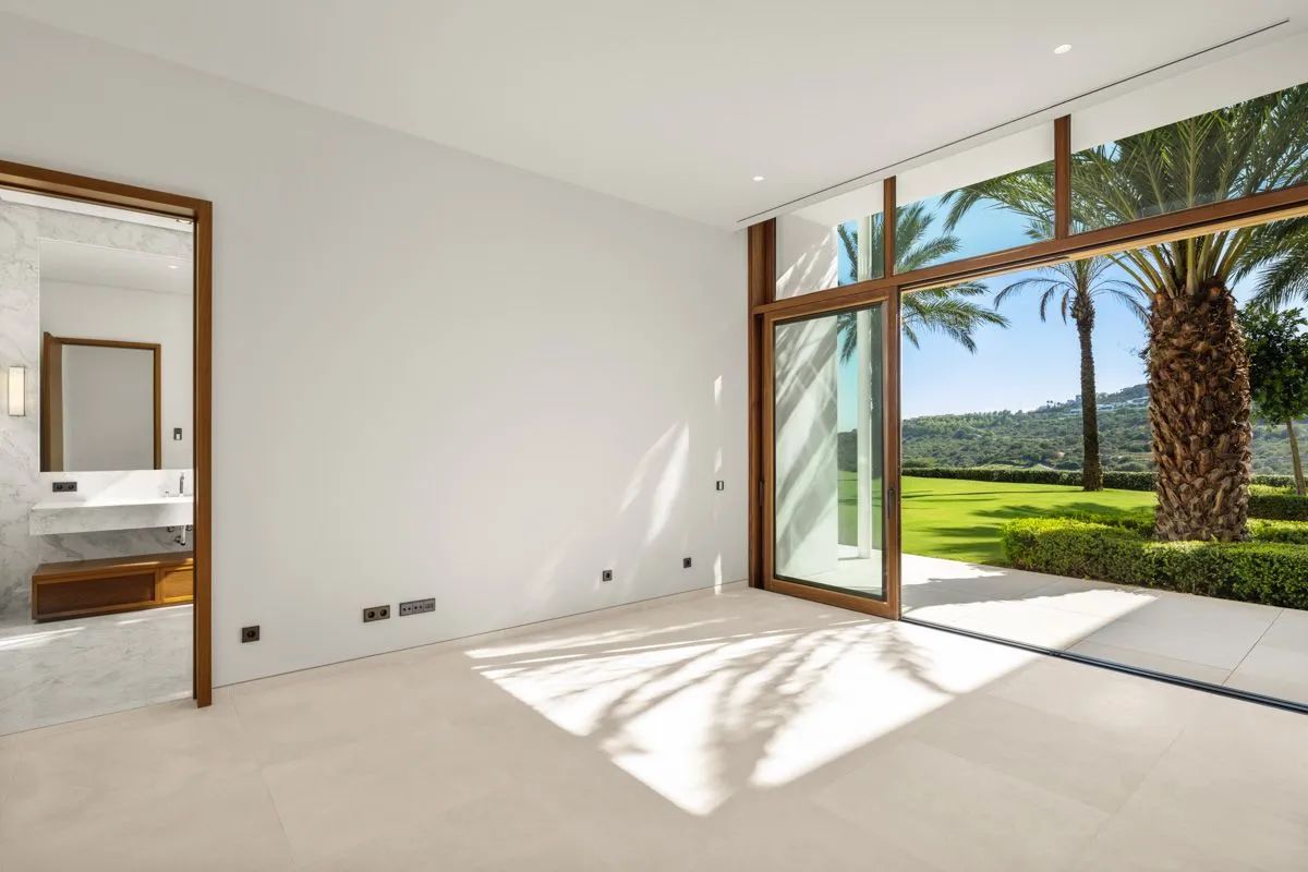 Luxe geherdefinieerd: uitzonderlijke villa in een prestigieus golf resort foto 7
