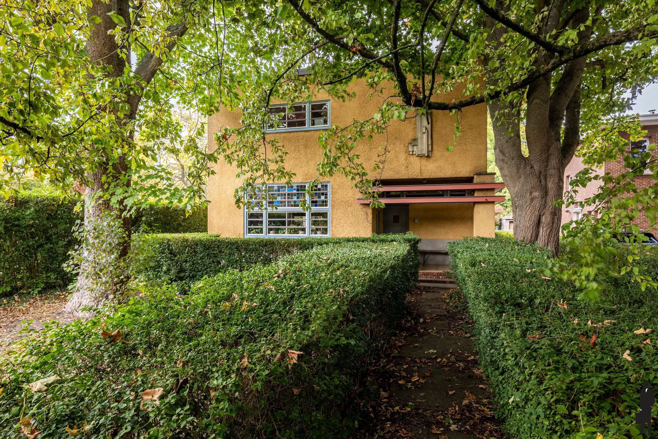 Hoofdfoto van de publicatie: Uniek Beschermd Modernistisch Monument op toplocatie in Hove