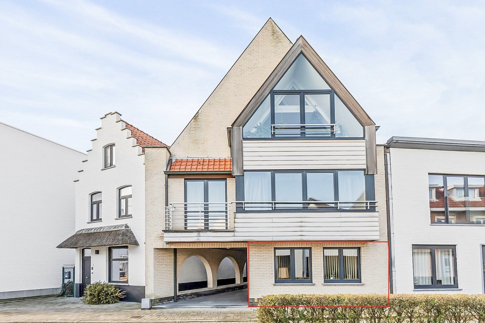 Rustig doch centraal gelegen gelijkvloersappartement in Oud Knokke op wandelafstand van de markt. Garage mogelijk. foto 1