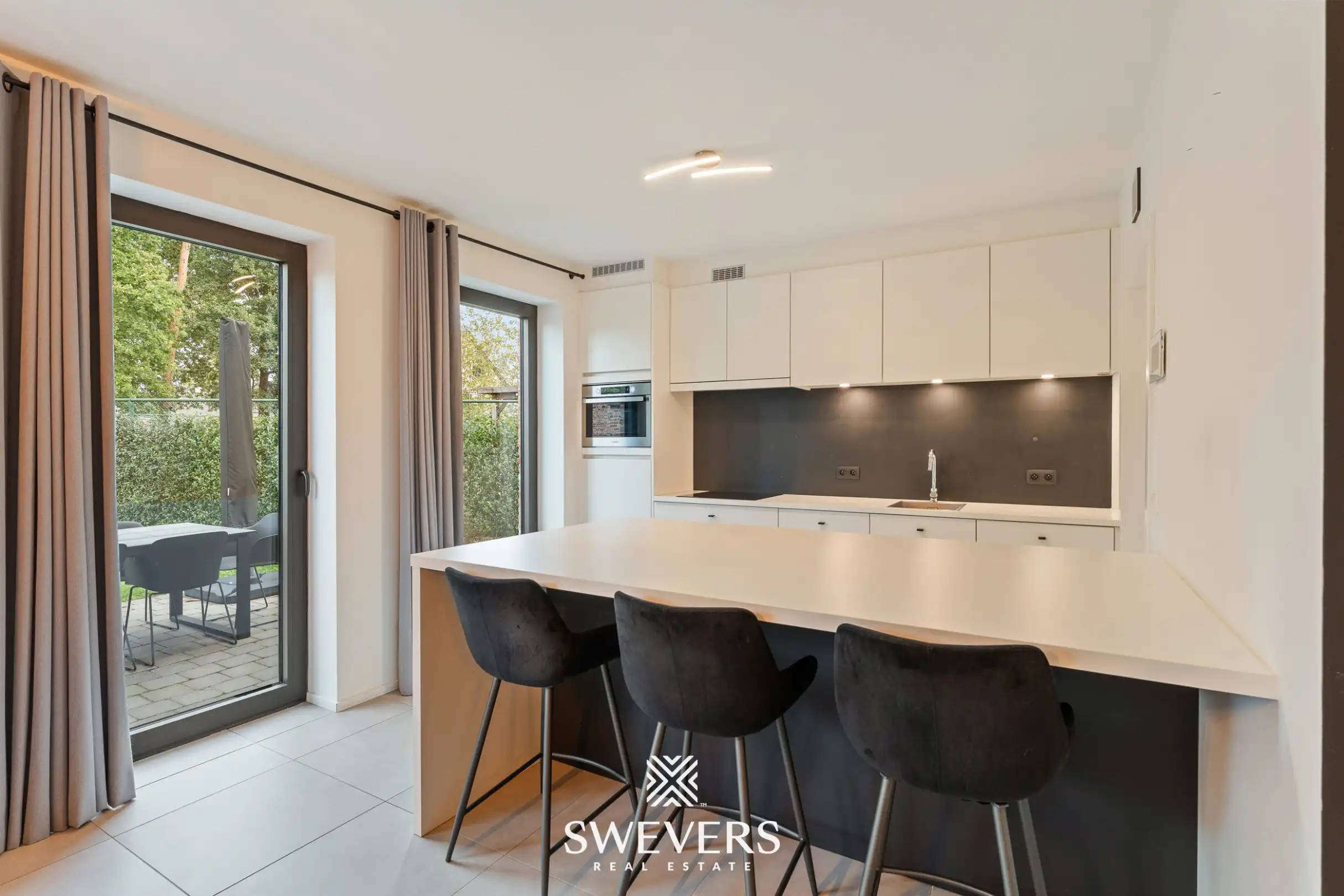 Instapklaar gelijkvloers 2 slpk-appartement met terras en tuin in Heusden. foto 10