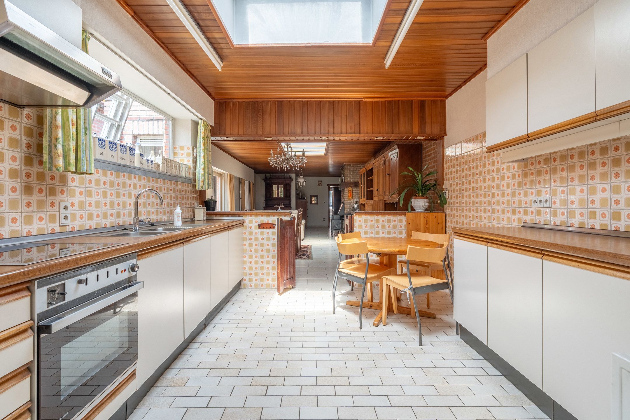 Te renoveren woning met toffe tuin en garage in het centrum foto 10