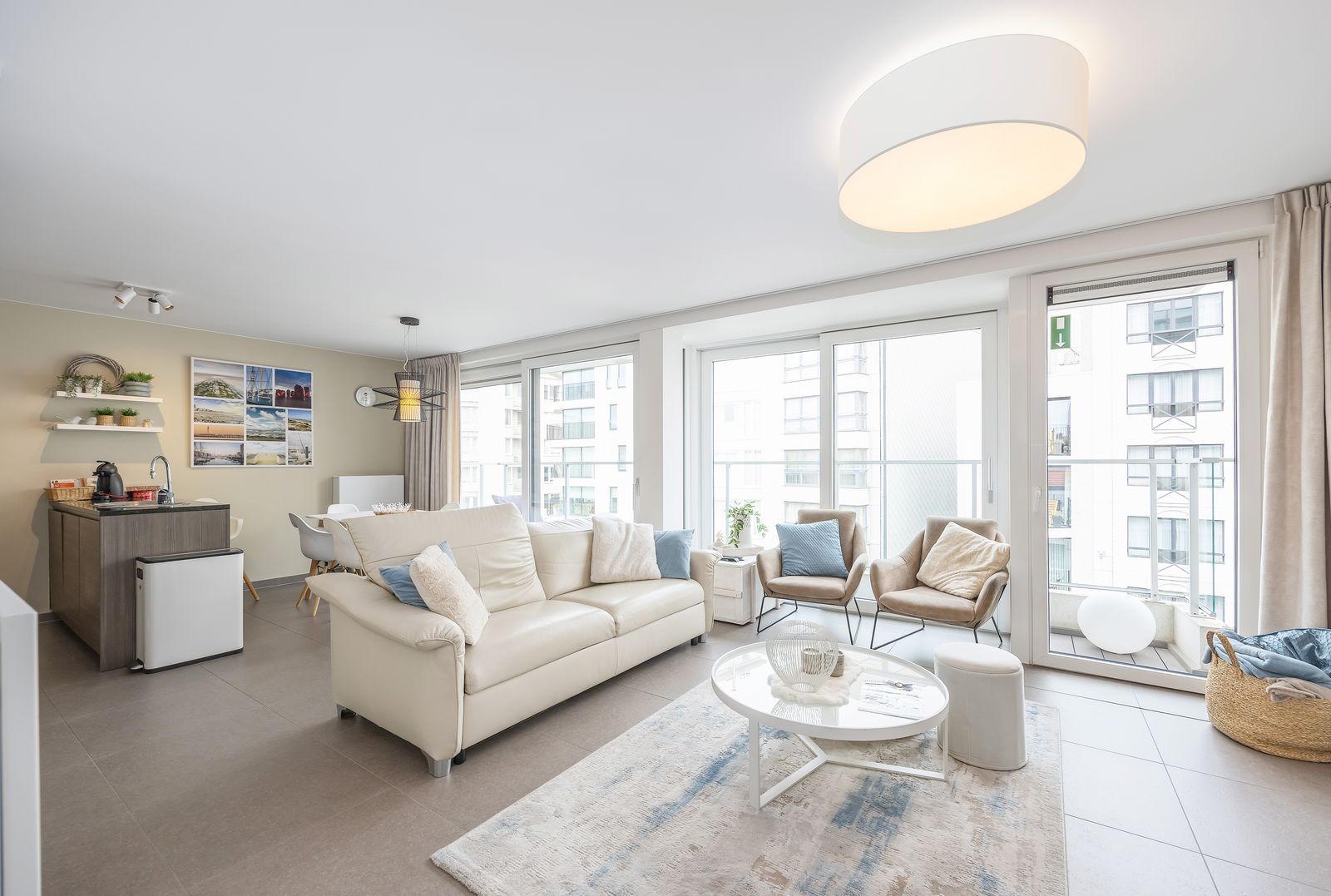 Modern en lichtrijk appartement met 2 slpk pal aan zee in jonge residentie foto 4