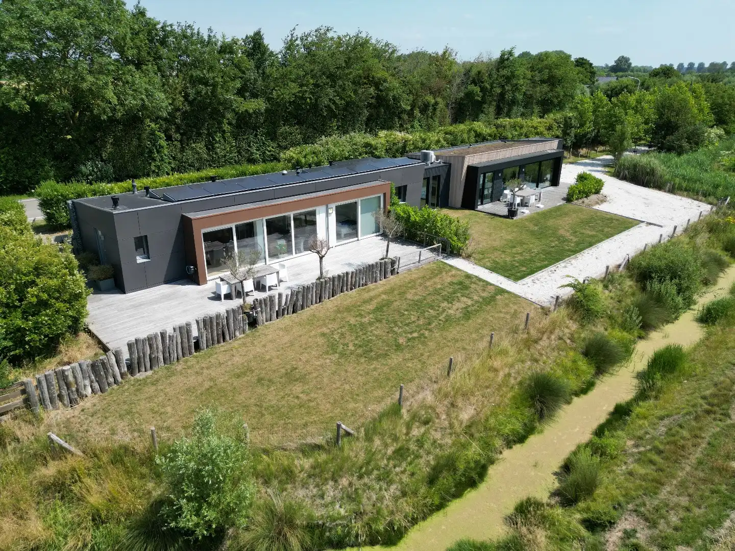 Exclusieve dijkwoning met eigen guesthouse foto 50