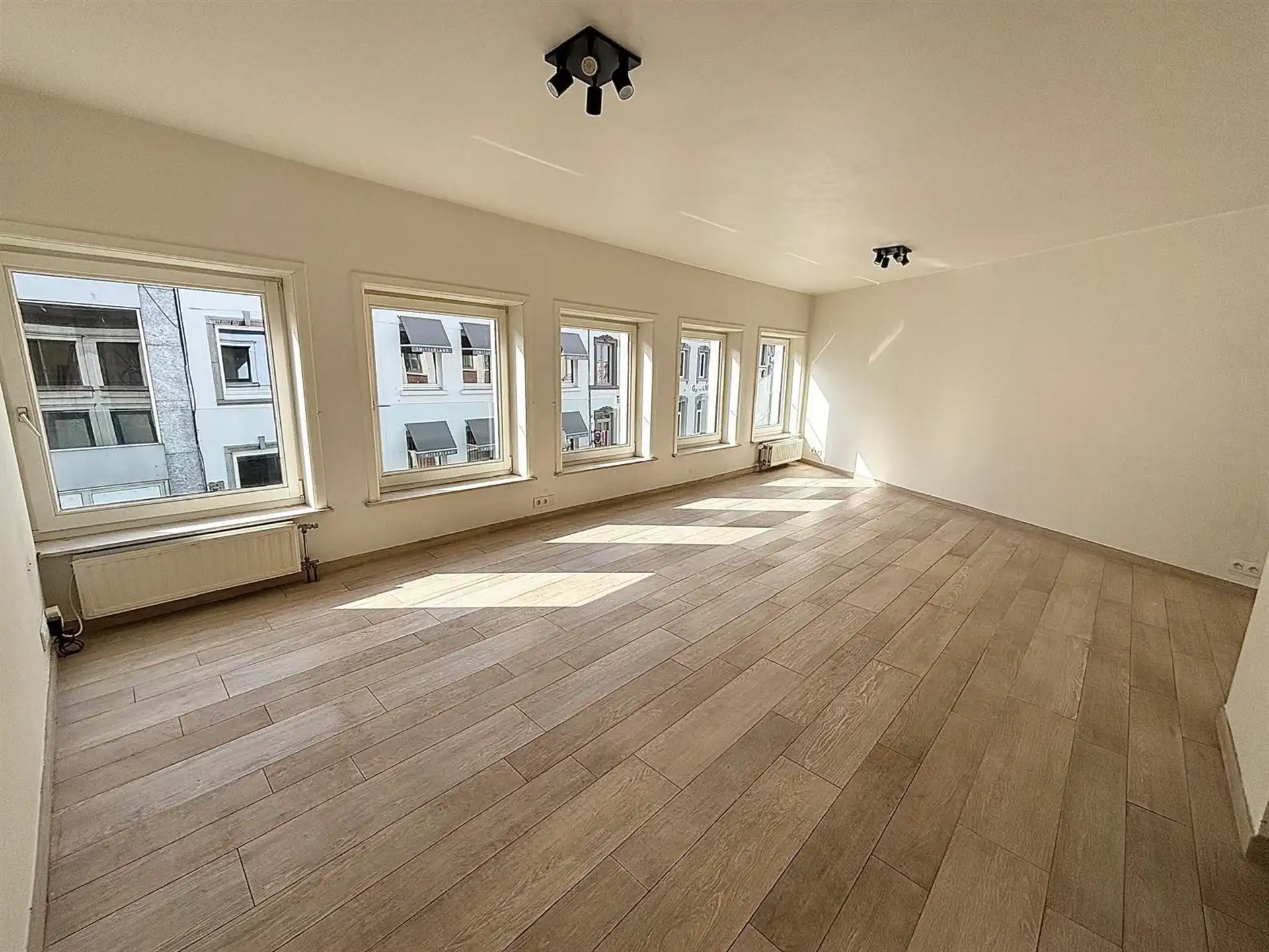 Duplexappartement op de grote markt van Aalst foto 2