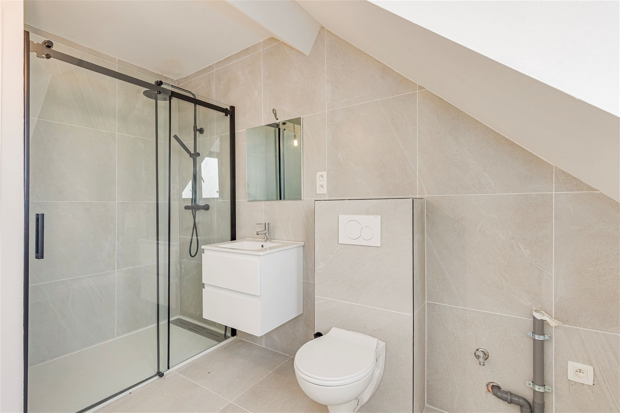 Gerenoveerd huis met 3 slpks en tuin te Hemiksem foto 19