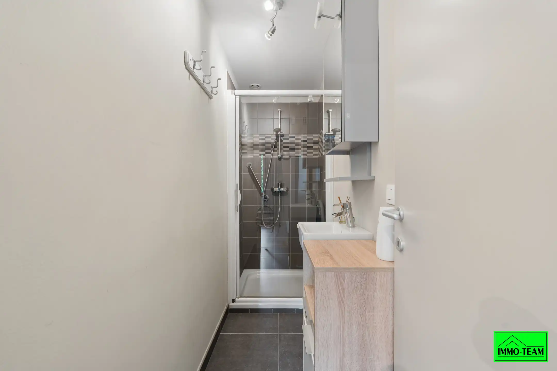 Rustig gelegen gelijkvloers appartement met 2 slaapkamers foto 14