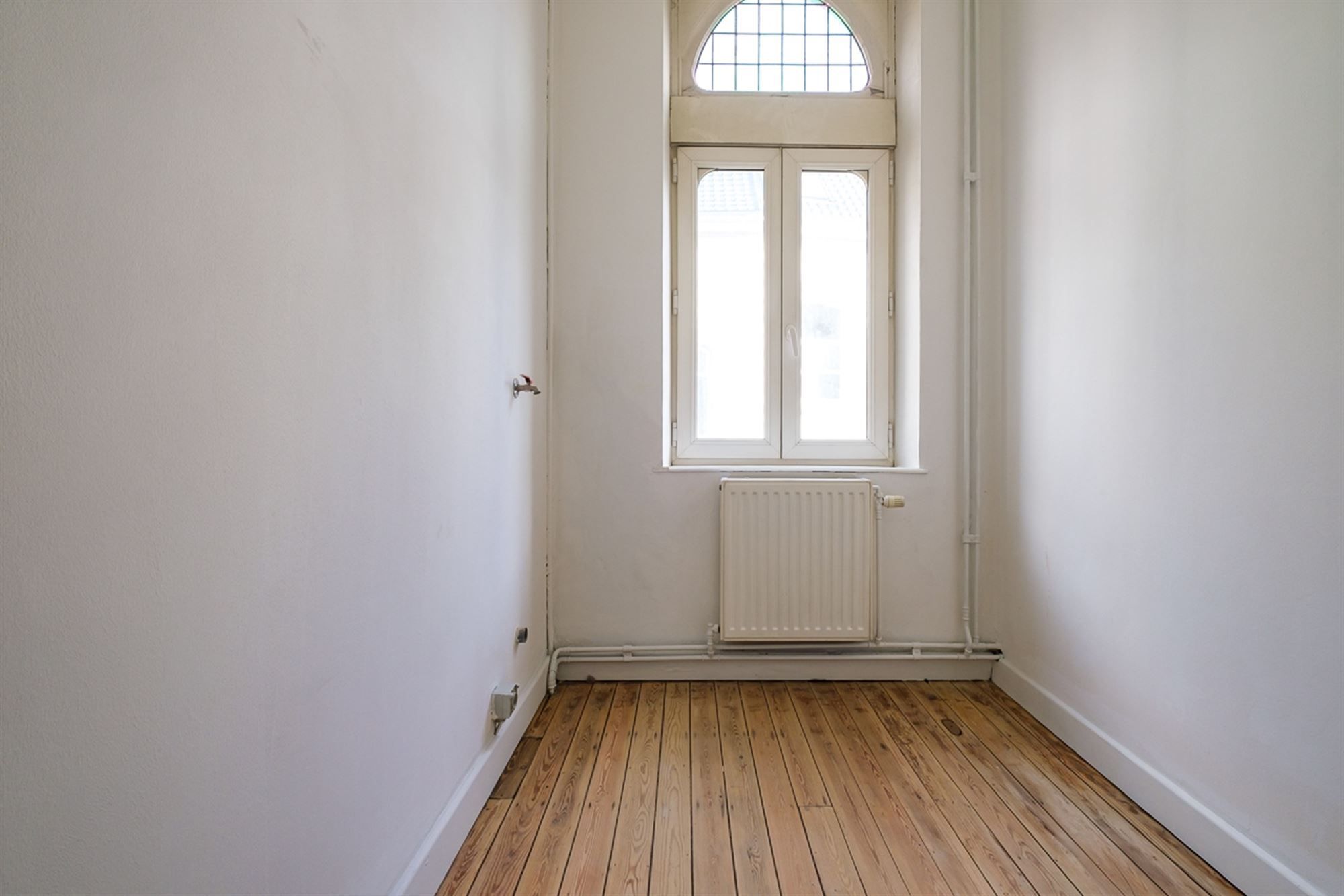 PRACHTIG HERENHUIS TE HUUR MET 4 SLKS IN HET CENTRUM VAN SINT-TRUIDEN  foto 14