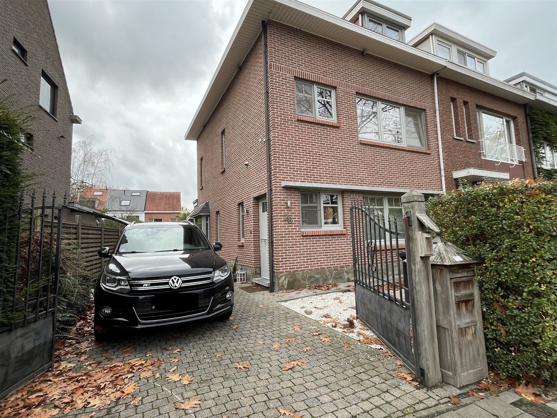 Halfopen bebouwing met garage en tuin foto 19