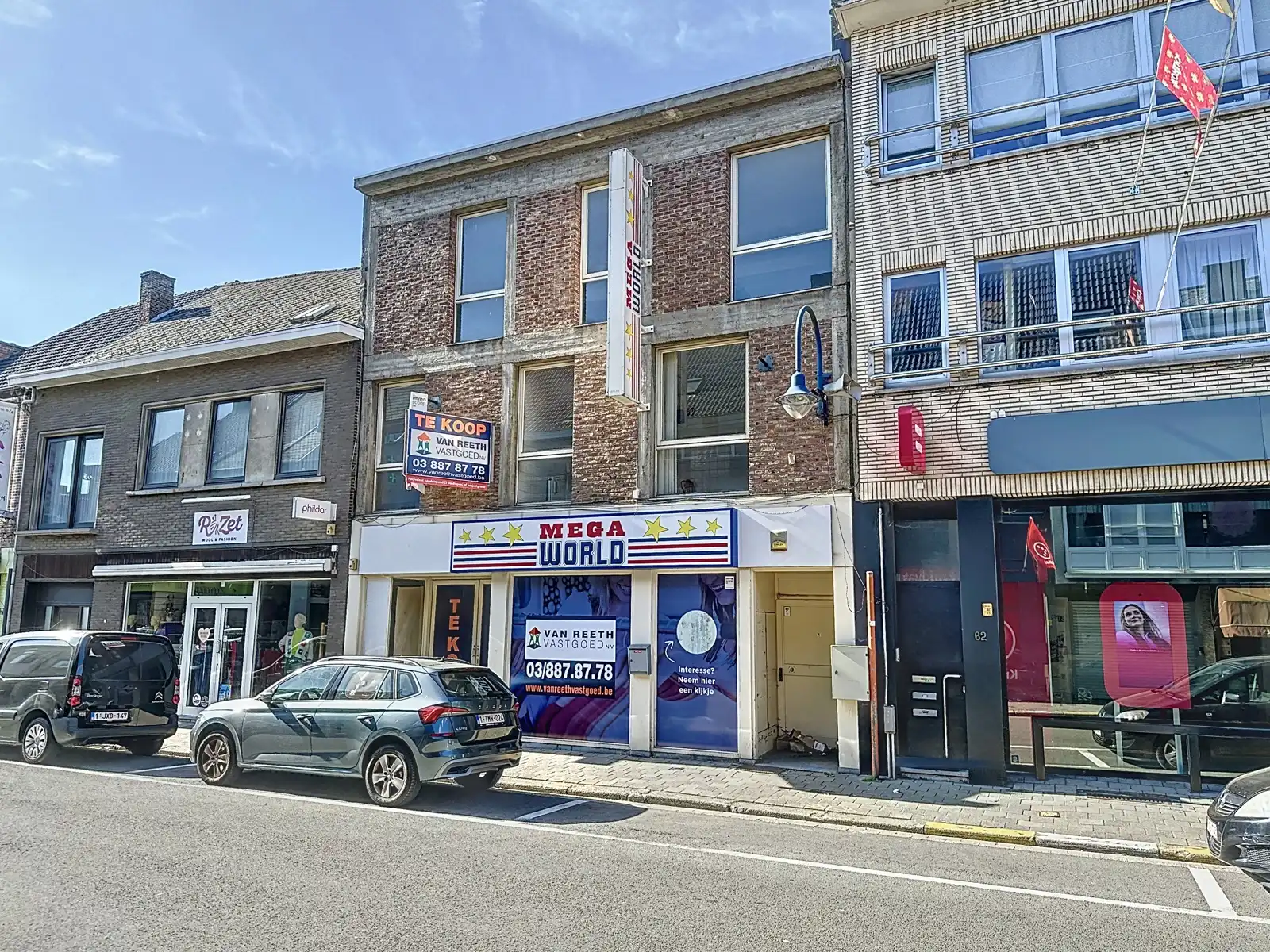 Centraal gelegen handelspand met bovenliggende kantoren foto {{pictureIndex}}