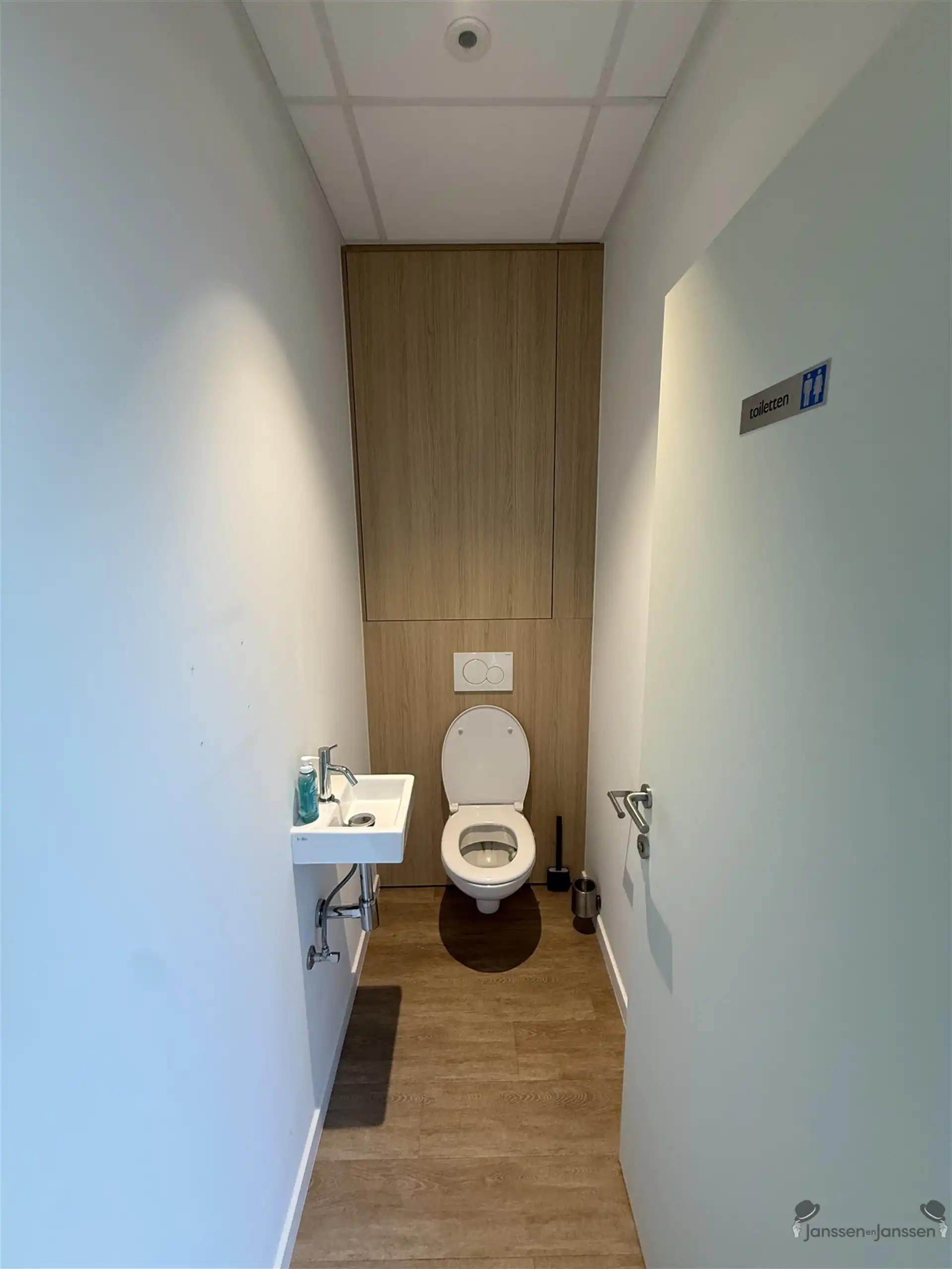 Instapklaar kabinet/kantoor met 4 praktijkruimten foto 11