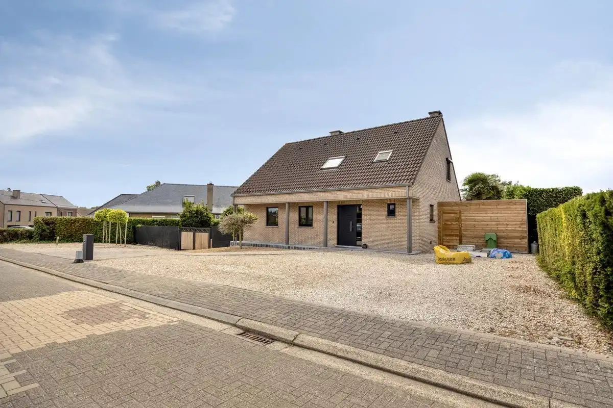 RUIME WONING OP GUNSTIGE LOCATIE EN GELEGEN OP EEN PERCEEL VAN 17A44CA foto 37