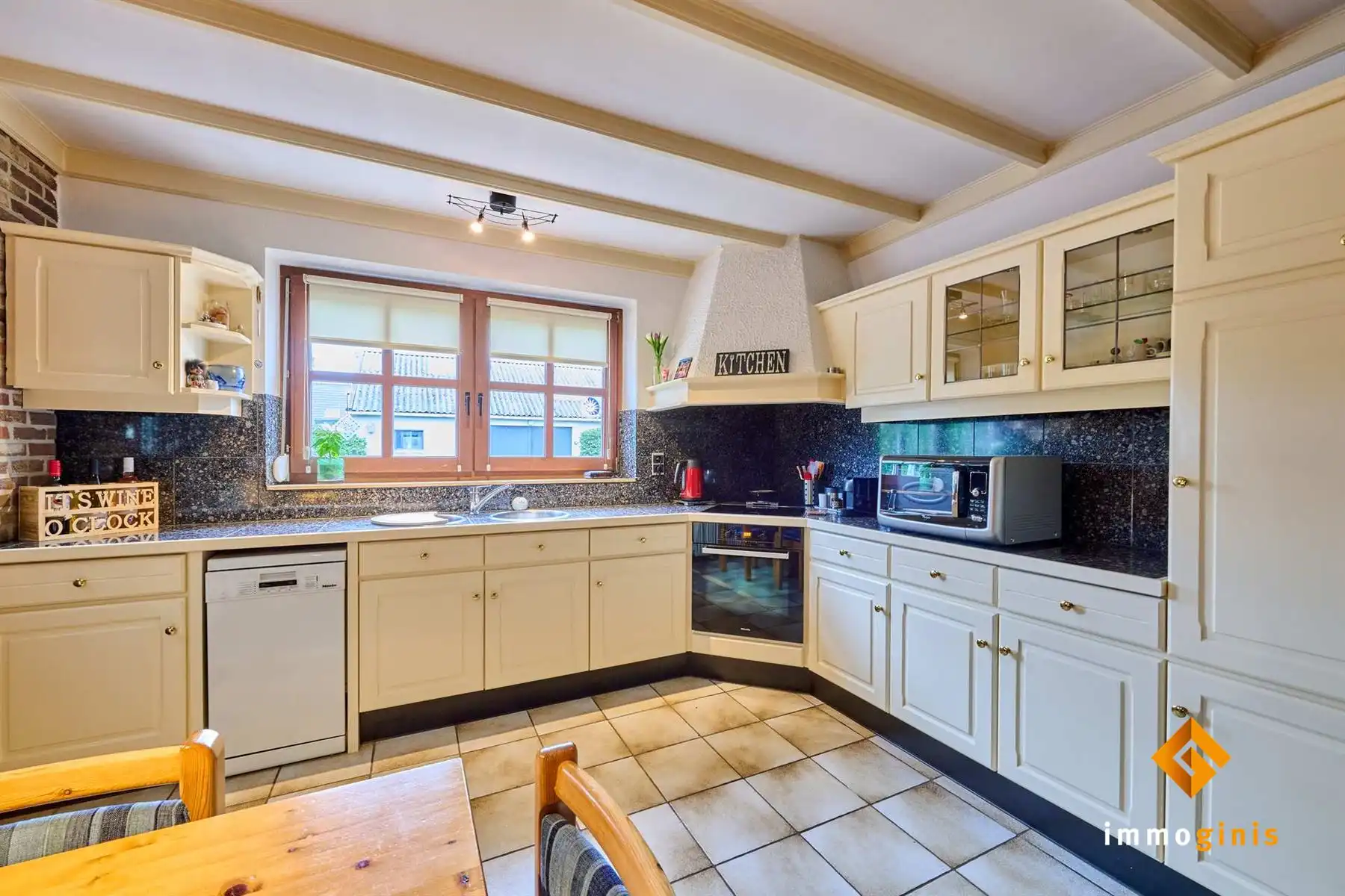 Verrassend ruime woning met 5 slaapkamers en een vrijstaand bijgebouw van 95 m²! foto 6