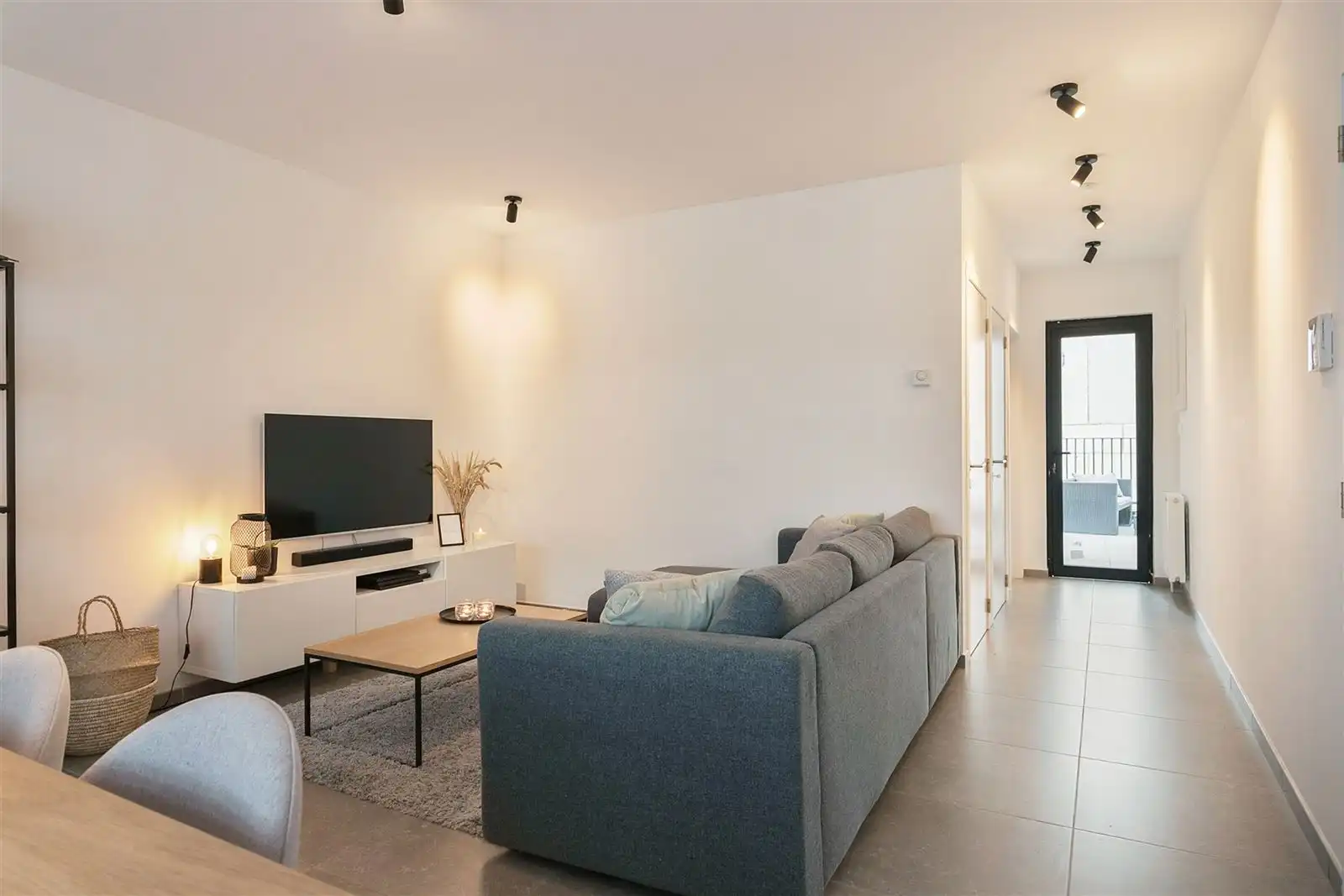 FURNISHED 1 BEDROOM CITY APARMTENT! foto 11