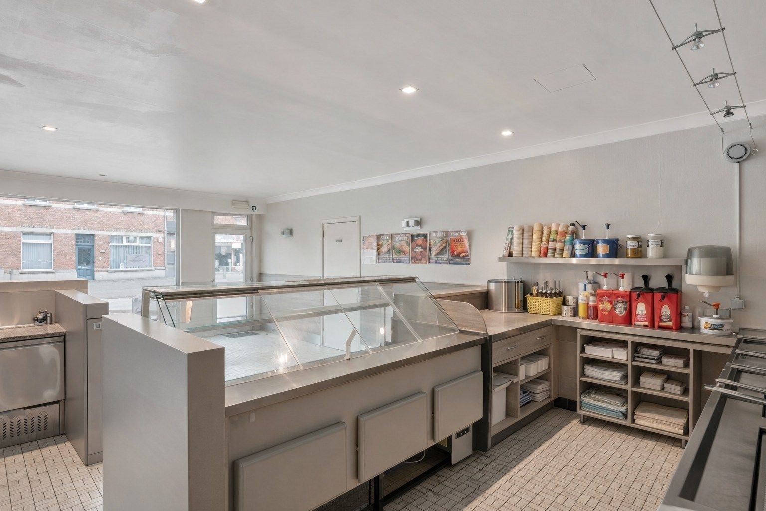 Handelspand in Olen met horeca- en andere mogelijkheden met bovenliggend appartement foto 4