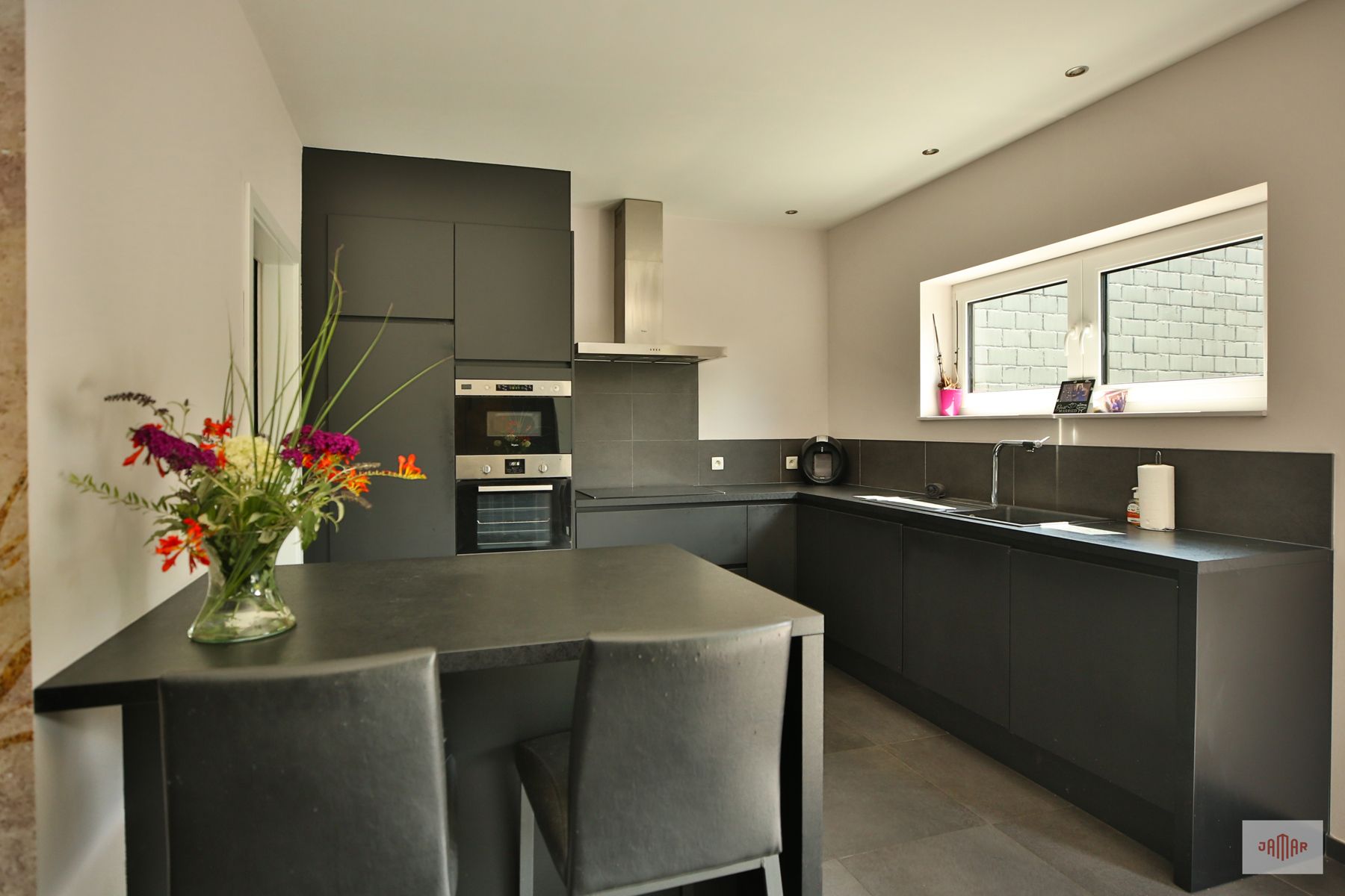 Moderne halfopen gezinswoning met veel ruimte foto 9