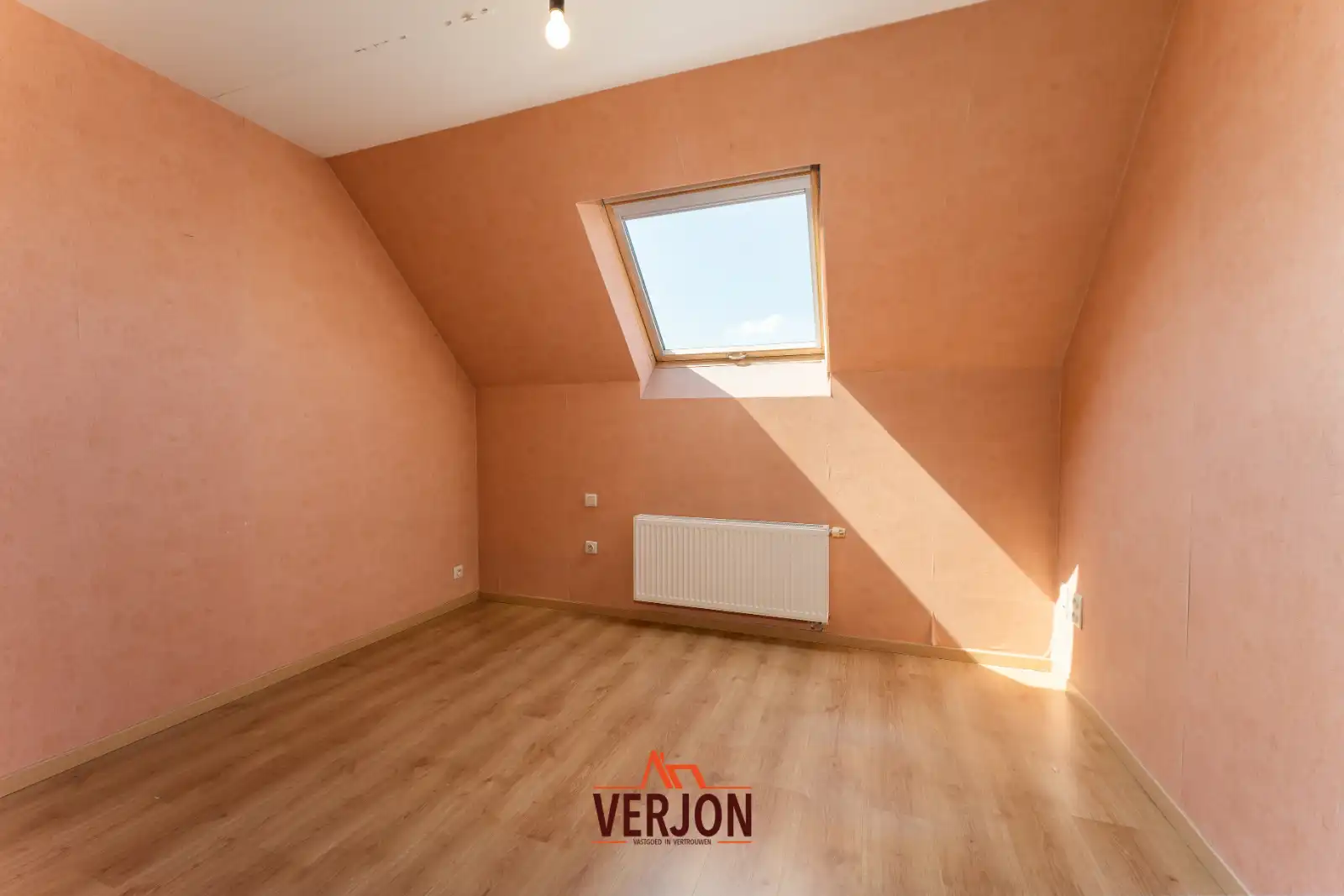 Ruim duplexappartement met 3 slaapkamers, garage en zonnig terras in het centrum van Lichtervelde! foto 12