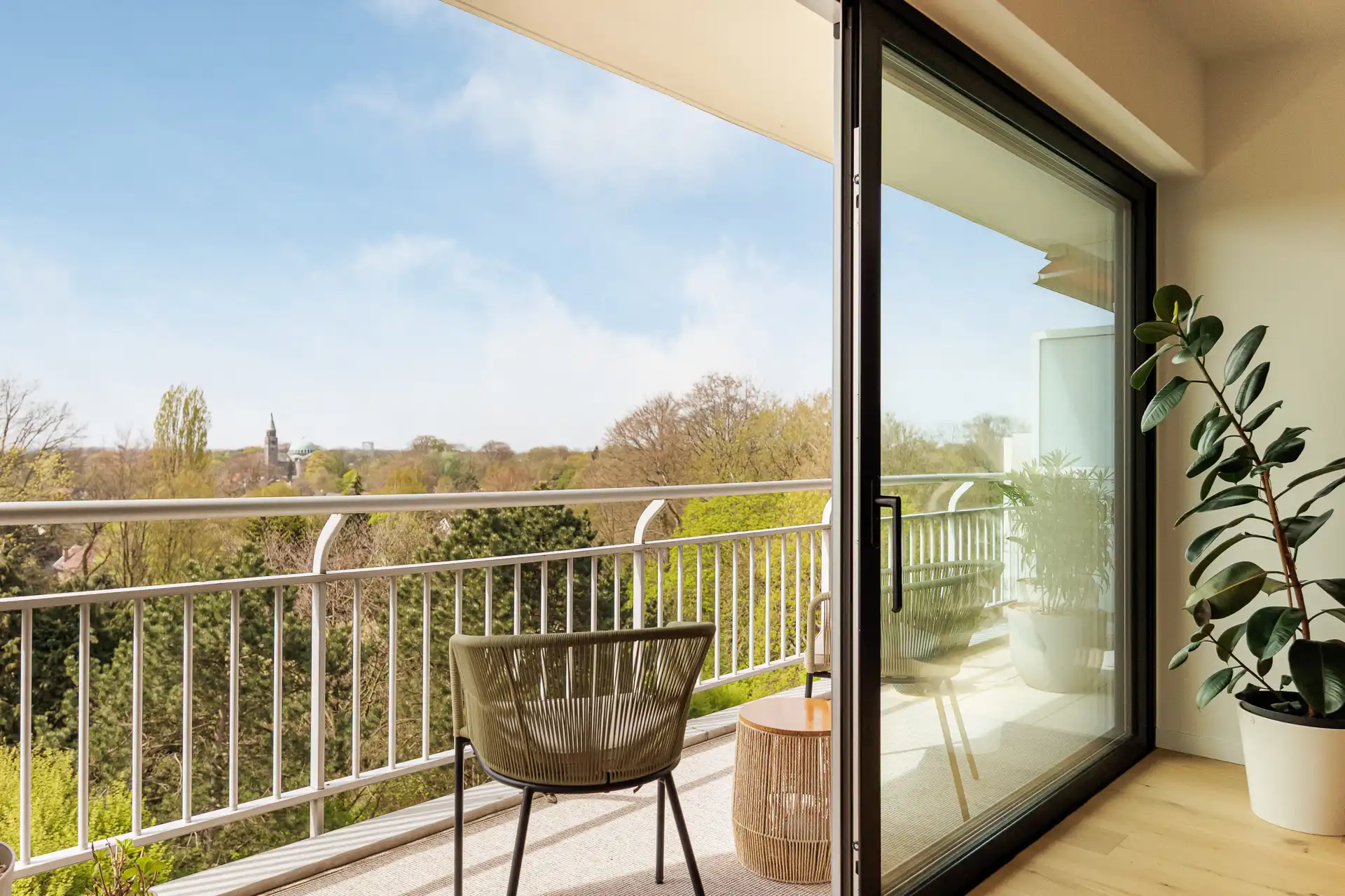 Lichtrijk en luxueus gerenoveerd met panoramisch groenzicht foto 6